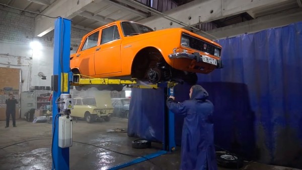 В Тамбове обнаружили седан Москвич-2140, простоявший в гараже более 40 лет