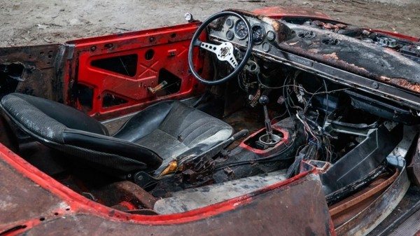 Почти разрушенный 54-летний спайдер Fiat продали за 1,4 миллиона рублей