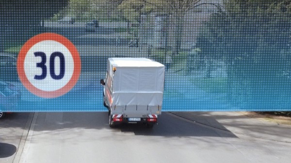 Машины Ford смогут сами снижать скорость около школ, больниц и торговых центров