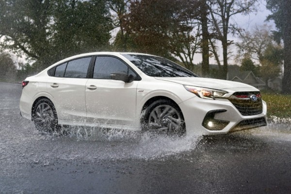 Седан Subaru Legacy обновлен после модели Outback Седан Subaru Legacy обновлен после модели Outback