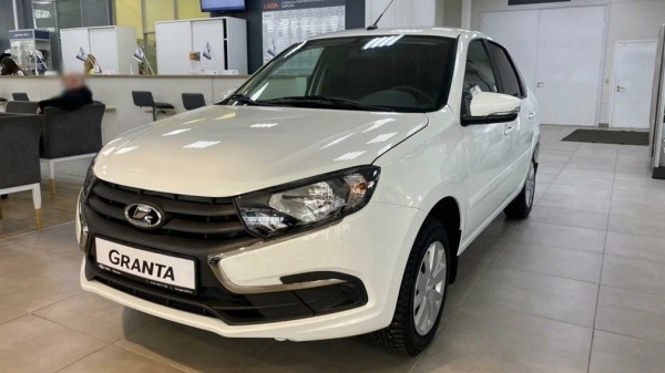 Упрощенная LADA Granta получит две комплектации в 2022 году Упрощенная LADA Granta получит две комплектации в 2022 году