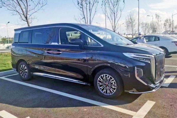 Роскошный минивэн Hongqi HM9 почти готов