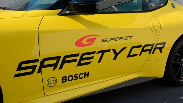 Nissan Z нового поколения стал машиной безопасности для кольцевых гонок Nissan Z нового поколения стал машиной безопасности для кольцевых гонок