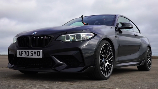 Два купе BMW 2 Series сразились в заезде на четверть мили Два купе BMW 2 Series сразились в заезде на четверть мили