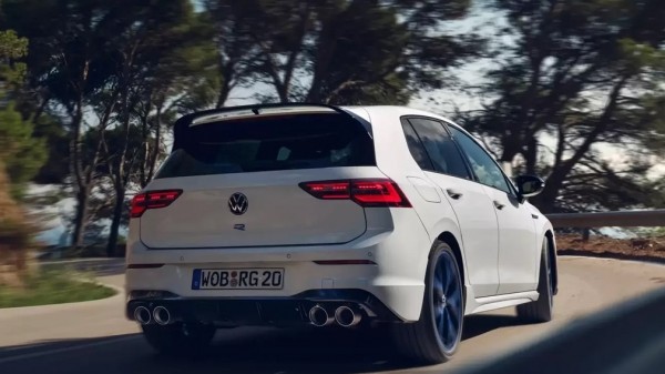 Хэтчбек Volkswagen Golf R получил 333-сильный агрегат к 22-летнему юбилею