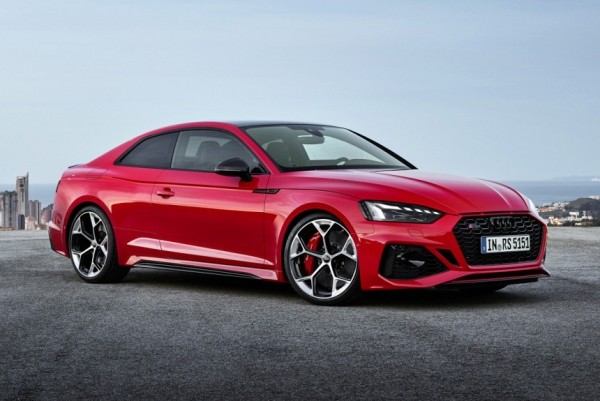 Audi RS 4 и RS 5 стали еще спортивнее с пакетами Competition