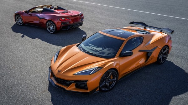Chevrolet показала, зачем спорткару Corvette Z06 «квадратный» руль
