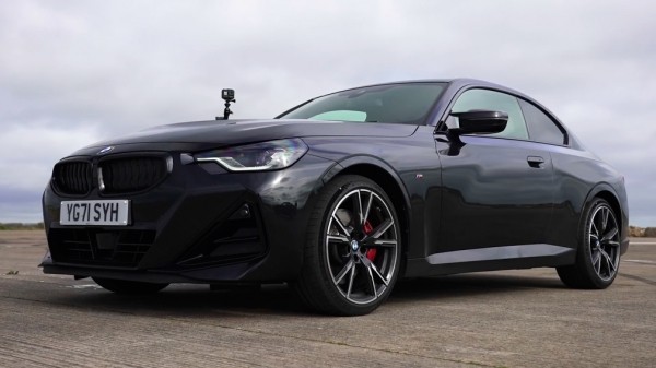 Два купе BMW 2 Series сразились в заезде на четверть мили Два купе BMW 2 Series сразились в заезде на четверть мили