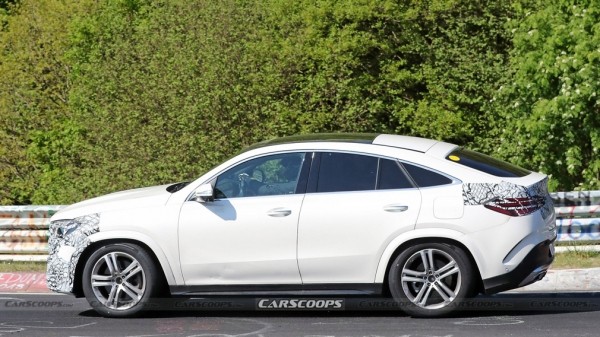 В Сети появились шпионские снимки обновлённого кроссовера Mercedes-Benz GLE Coupe В Сети появились шпионские снимки обновлённого кроссовера Mercedes-Benz GLE Coupe