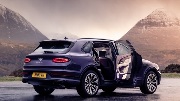 Компания Bentley представила новую версию Bentley Bentayga с удлинённой колёсной базой Компания Bentley представила новую версию Bentley Bentayga с удлинённой колёсной базой