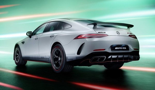 У гибрида Mercedes-AMG GT появилась юбилейная версия F1 Edition У гибрида Mercedes-AMG GT появилась юбилейная версия F1 Edition