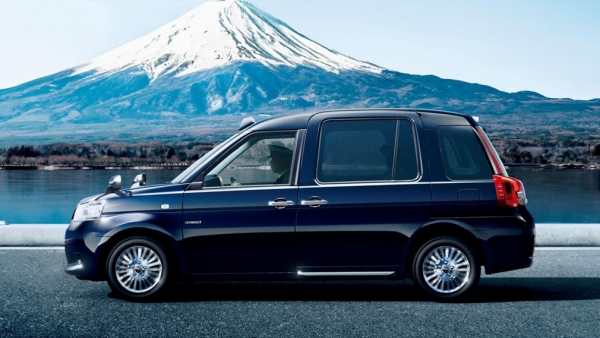 Компания Toyota выпустила модернизированную версию таксомотора JPN Taxi Компания Toyota выпустила модернизированную версию таксомотора JPN Taxi