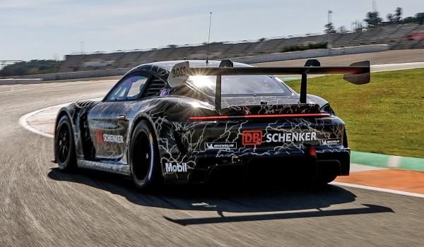 Porsche Mission R начал превращаться в новый Cayman Porsche Mission R начал превращаться в новый Cayman