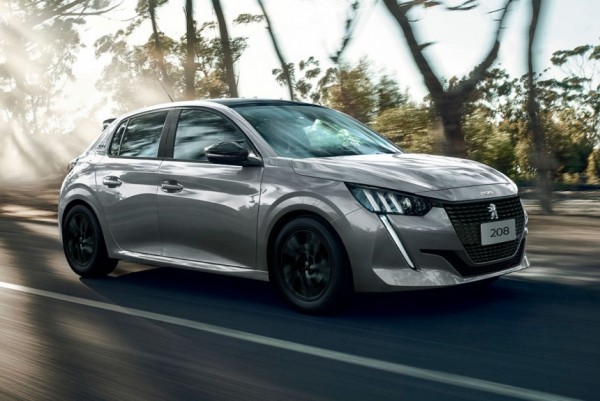 На Peugeot 208 начали устанавливать двигатели Fiat