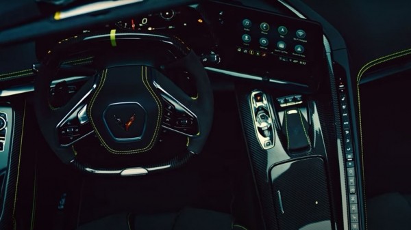 Chevrolet показала, зачем спорткару Corvette Z06 «квадратный» руль