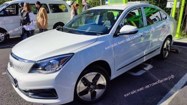 В Москве представили российские электромобили EVOLUTE, которые будут выпускать в Липецке