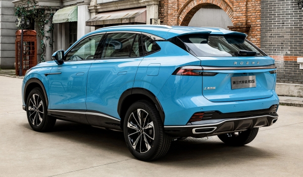 Новый кроссовер Roewe RX5 предложил единый сдвижной экран Новый кроссовер Roewe RX5 предложил единый сдвижной экран