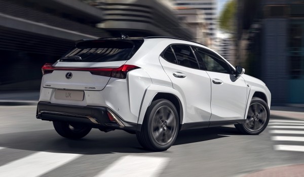 Кроссоверу Lexus UX обновили интерьер и характер Кроссоверу Lexus UX обновили интерьер и характер