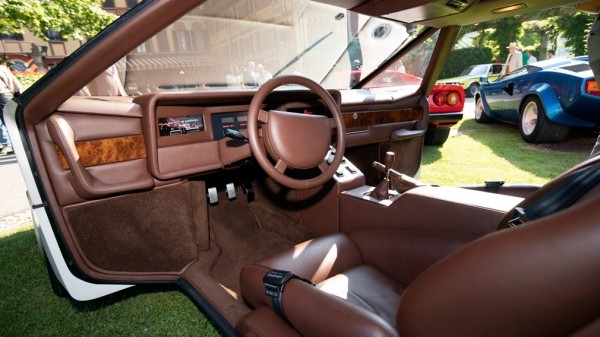 Компания Aston Martin восстановила концепт-кар Bulldog