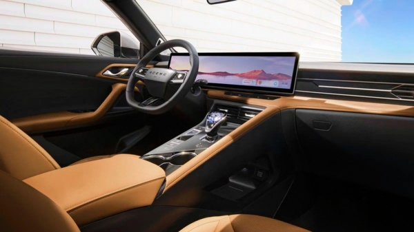 Новый кроссовер Roewe RX5 обзавелся широким дисплеем, который можно двигать Новый кроссовер Roewe RX5 обзавелся широким дисплеем, который можно двигать
