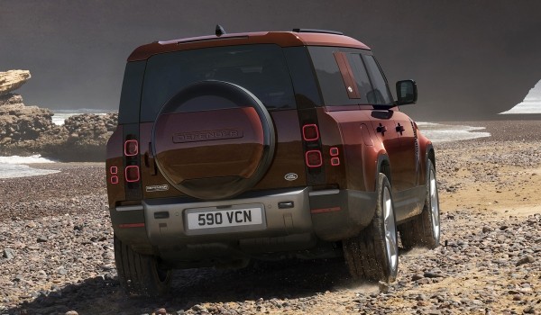 Представлен удлиненный Land Rover Defender 130 Представлен удлиненный Land Rover Defender 130