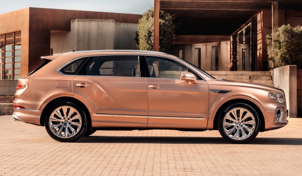 У кроссовера Bentley Bentayga появилась длиннобазная версия У кроссовера Bentley Bentayga появилась длиннобазная версия