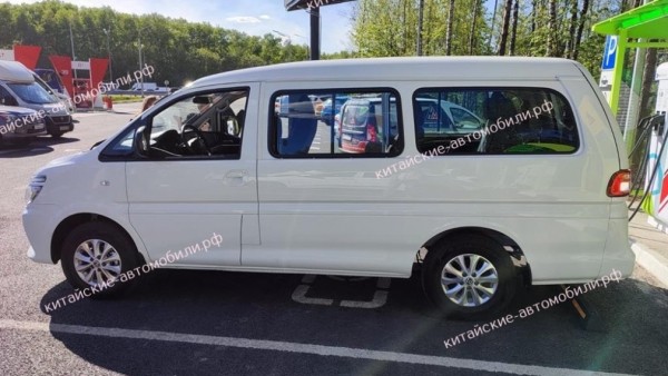 В Москве представили российские электромобили EVOLUTE, которые будут выпускать в Липецке