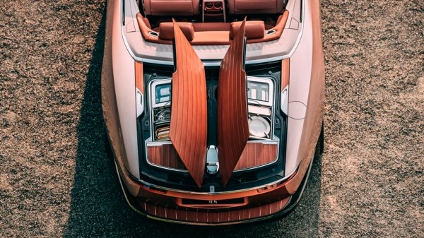 Компания Rolls-Royce представила второй экземпляр сверхдорогой модели Boat Tail