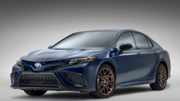 Компания Toyota представила седан Toyota Camry 2023 модельного года в спецверсии Nightshade для рынка США
