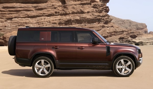 Представлен удлиненный Land Rover Defender 130 Представлен удлиненный Land Rover Defender 130