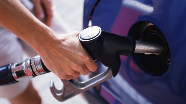 Бензин в РФ продолжает дешеветь два месяца подряд Бензин в РФ продолжает дешеветь два месяца подряд