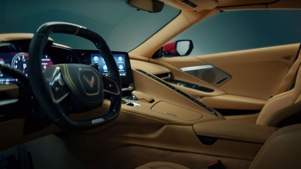 Chevrolet показала, зачем спорткару Corvette Z06 «квадратный» руль