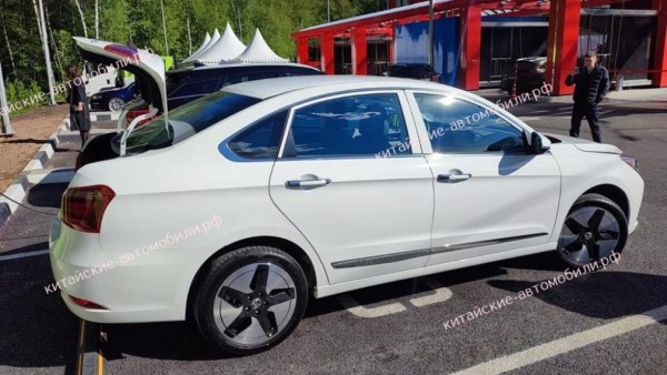 В Москве представили российские электромобили EVOLUTE, которые будут выпускать в Липецке