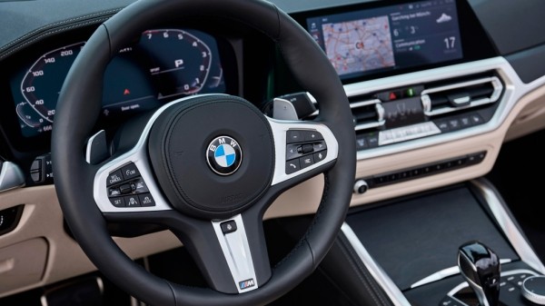 Дизайнер компании BMW считает, что мода на гигантские дисплеи в салоне скоро закончится