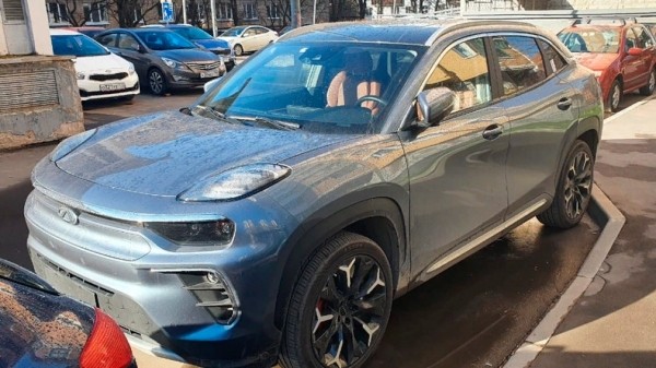В России впервые заметили электрокар Chery EQ5