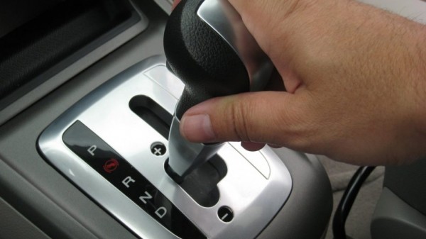 Автомобилистов в РФ предупредили, что нельзя делать с автоматической коробкой передач