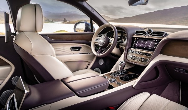 У кроссовера Bentley Bentayga появилась длиннобазная версия У кроссовера Bentley Bentayga появилась длиннобазная версия