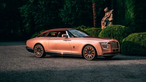 Компания Rolls-Royce представила второй экземпляр сверхдорогой модели Boat Tail