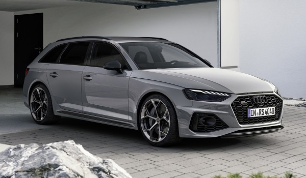 Audi RS 4 и RS 5 стали еще спортивнее с пакетами Competition