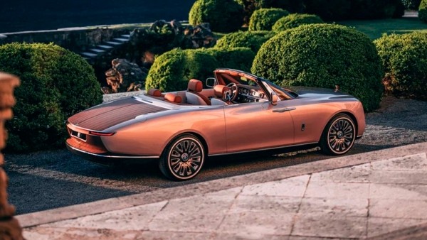 Компания Rolls-Royce представила второй экземпляр сверхдорогой модели Boat Tail