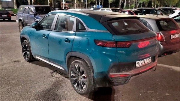 В России впервые заметили электрокар Chery EQ5