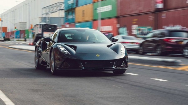 Компания Lotus собирается представить гоночный Emira 5 мая