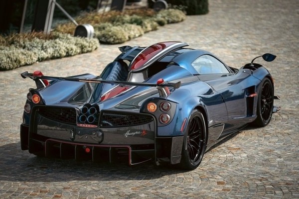 Компания Pagani представила 830-сильный суперкар Huayra NC 