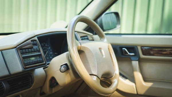 На аукцион выставили Rover Sterling 1993 года королевы Елизавете II На аукцион выставили Rover Sterling 1993 года королевы Елизавете II