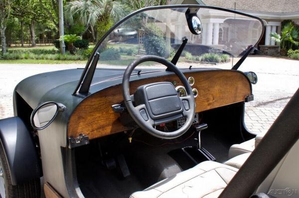 На продажу выставлен Jeep Wrangler Hot Rod 1988 года с двигателем Ford 7,5 л V8