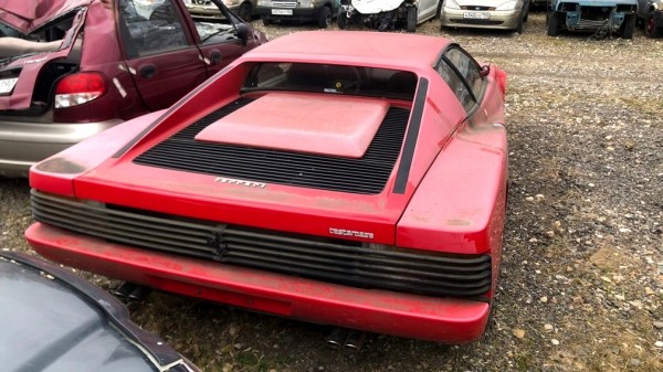 На штрафстоянке в Подмосковье заметили коллекционный спорткар Ferrari Testarossa