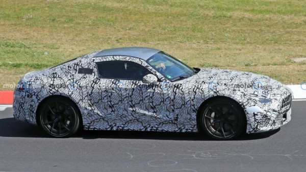 На тестах запечатлен прототип мощнейшего Mercedes-AMG GT Coupe На тестах запечатлен прототип мощнейшего Mercedes-AMG GT Coupe