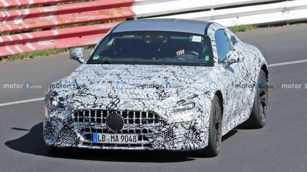 На тестах запечатлен прототип мощнейшего Mercedes-AMG GT Coupe На тестах запечатлен прототип мощнейшего Mercedes-AMG GT Coupe