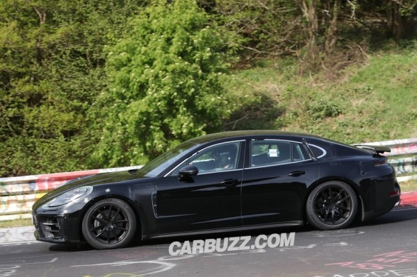 На тестах запечатлен прототип обновленного Porsche Panamera 