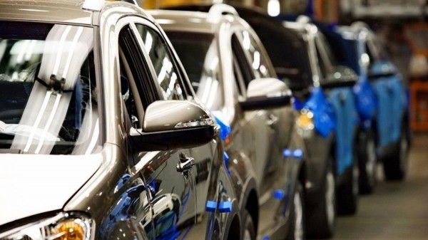 РИА Новости: автомобили могут стать роскошью для россиян из-за дефицита в 2022 году РИА Новости: автомобили могут стать роскошью для россиян из-за дефицита в 2022 году